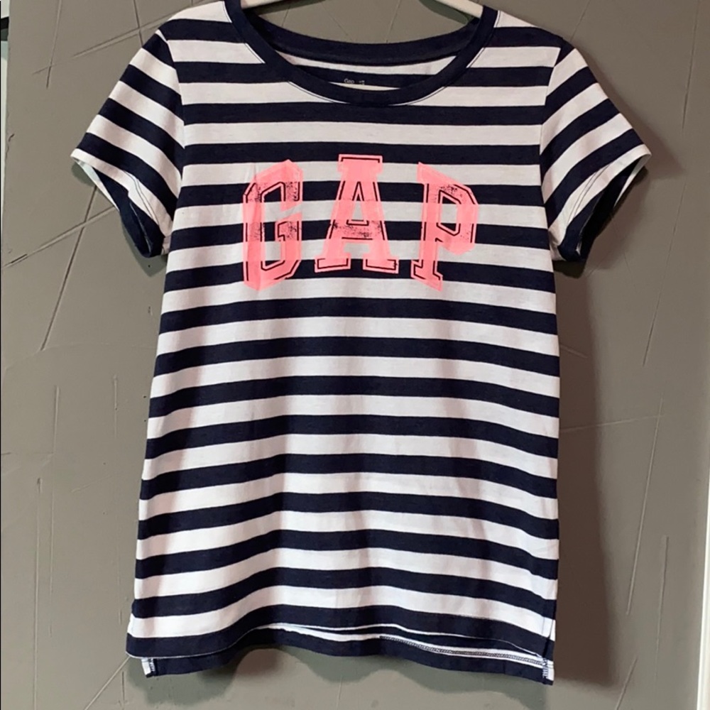Women’s Gap T-shirt